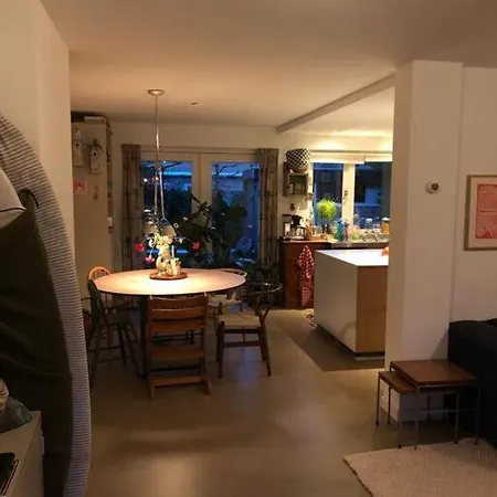 Familyhome Near Centre بيت للعطل بيرشِن