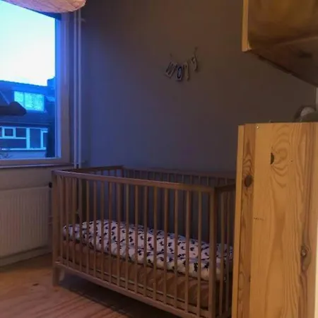 Familyhome Near Centre بيرشِن