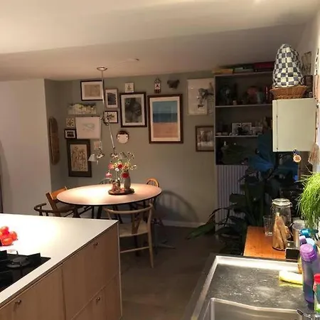 Familyhome Near Centre * بيرشِن