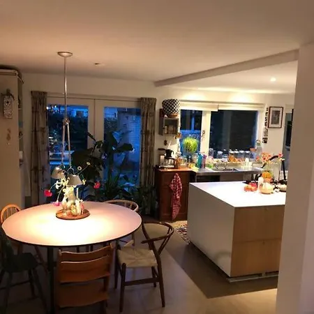 Familyhome Near Centre بيت للعطل *