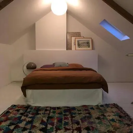 Familyhome Near Centre بيت للعطل *